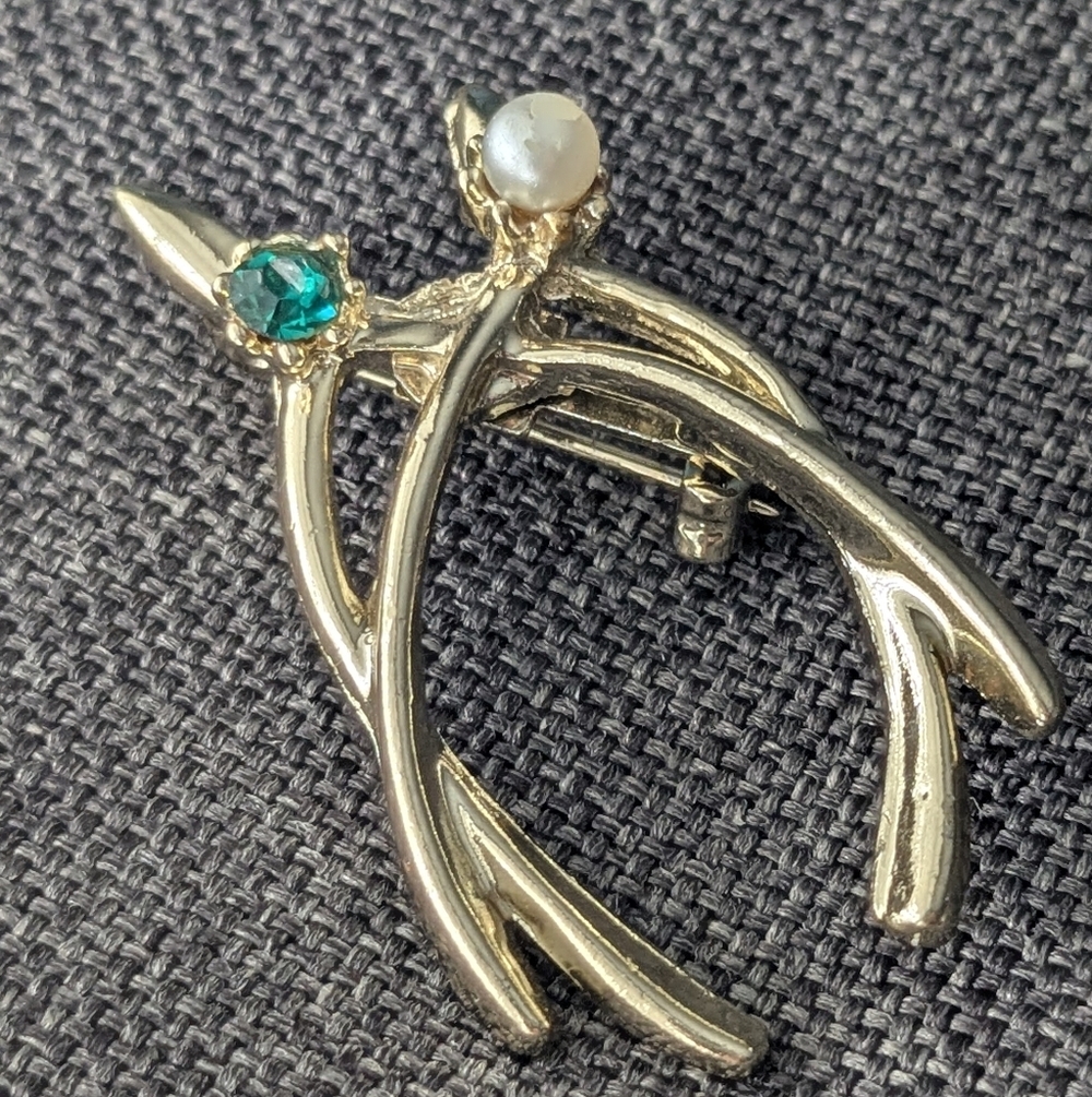 4 Gold Tone Brooches - Picture 5 of 7